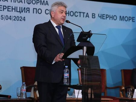 Поведението на министъра на вчерашната среща за сигурността в Черно море е необяснима, той задраска позиции, които България защитаваше последователно от години