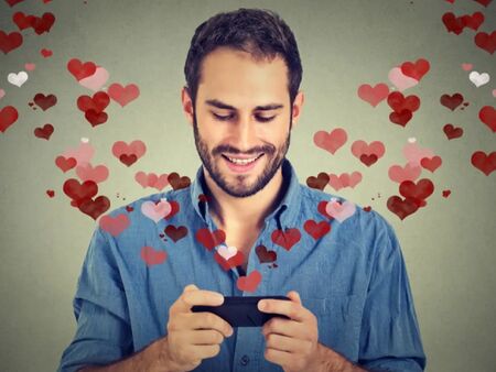 6 съобщения от мъжа, които разкриват, че е лудо влюбен във вас