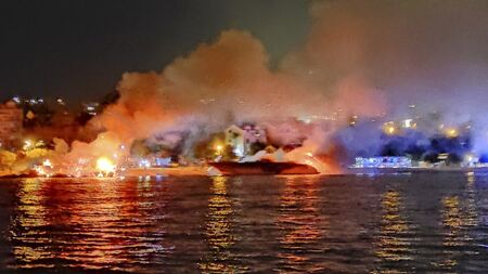 Пожар унищожи 22 яхти