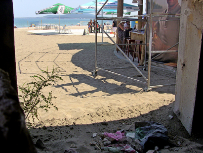 Мегакенеф „Нептун“ продава кебапчета на Централния плаж в Бургас
