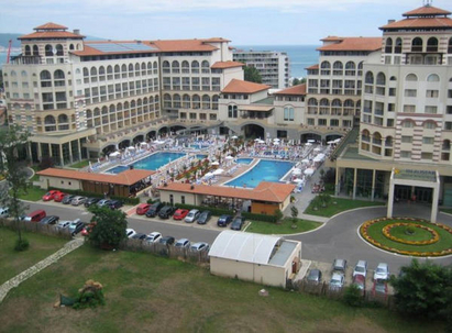 Продават на търг част от хотел „Иберостар” в Слънчев бряг, над 20 ужилени си искат парите