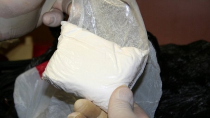 Спипаха криминално проявен с дрога в жк "Зорница"