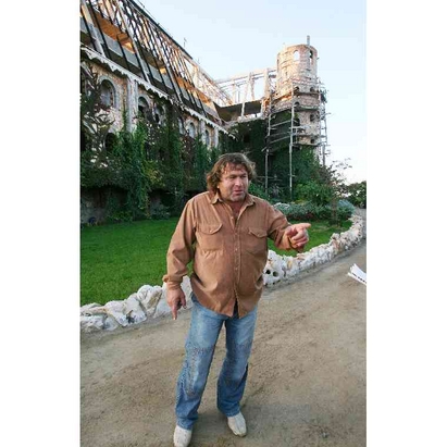 Собственикът на замъка край Равадиново на съд за рекет от 25 000 долара