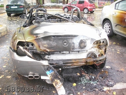 На охраняем общински паркинг запалиха колата на кандидат за съветник от РЗС-Бургас