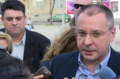Станишев: На бургаския кмет му наливат много пари, но той печели и с добро поведение