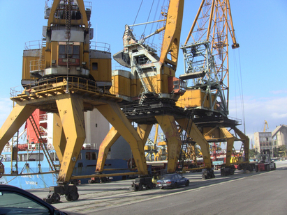 Бургас посреща тузарите от лайнерите, започва строежът на Морска гара