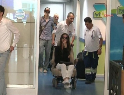 Елена на Бербатов на количка в Истанбул!  (снимки)