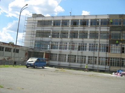 Обновяват учителския блок и физкултурния салон в училището в Долно Езерово