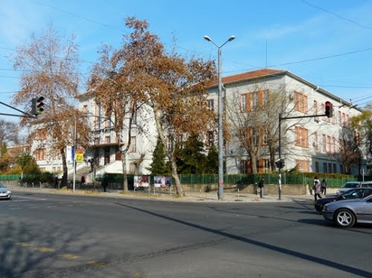 Телефонният терор се прехвърли и в Бургас, две училища опразнени заради бомби