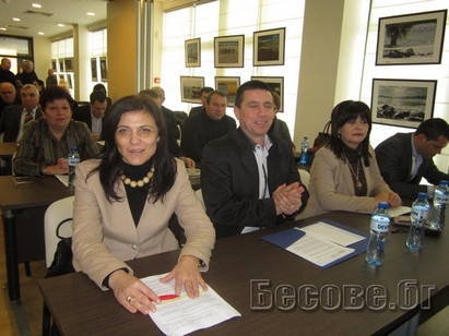 В Бургас не свалиха шефката на ОбС, но почнаха изборите за НС