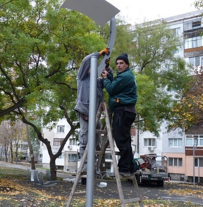 Оборудват с детски съоръжения новия парк в “Братя Миладинови”