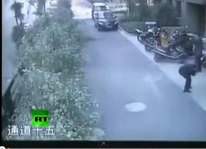 Взрив от фекалии разцепи улица в Китай (ВИДЕО)