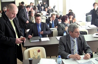Общинските съветници замотаха напълно бъдещето на Конната база в Бургас
