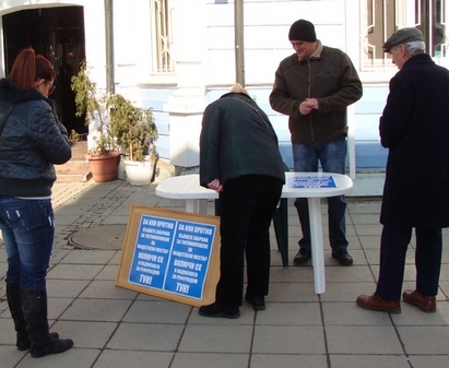 В Бургас събират подписи за референдум срещу забраната за пушене, вижте къде