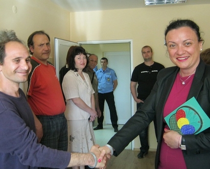 Ивелина Василева зарадва бездомните от Центъра за временно настаняване в Бургас