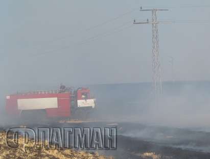 Гъст дим покри Летище-Бургас, не е атентат, горят стърнища