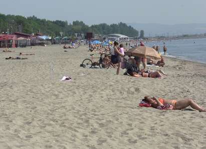 Парапланеристи кацат на Северния плаж в Бургас, започва турнир в събота
