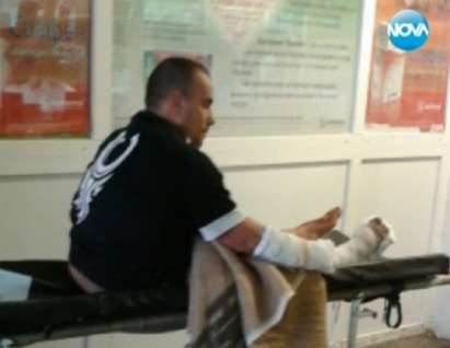 Лекари изхвърлиха мъж със счупен крак от болница заради неплатени осигуровки