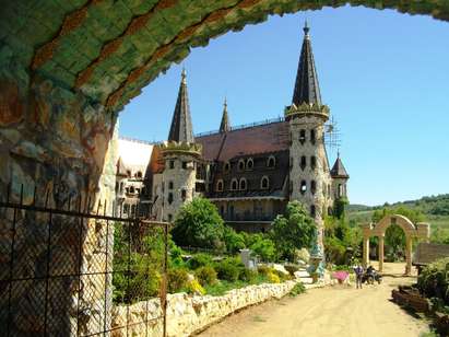 Холивуд снима филм на ужасите в замъка на Тумпала край Равадиново