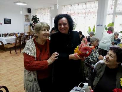 ГЕРБ-Бургас подари цветя на дамите за 8 март
