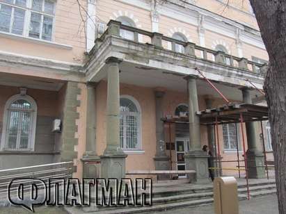 Държавата оставя сградата на Стария съд в Бургас да се руши, пари за ремонт няма!
