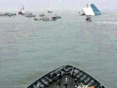 Кораб с 338 ученици и учители потъна край Южна Корея, спасиха ги