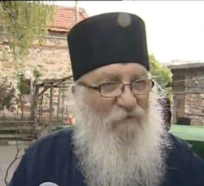 Отец Иван: В Нови хан посрещнахме щастливи Великден и се помолихме за мир в България