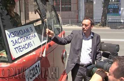 Пенсионираха половинвековен тролейбус, за да пуснат чисто новичък „Соларис“ в Бургас (ВИДЕО)