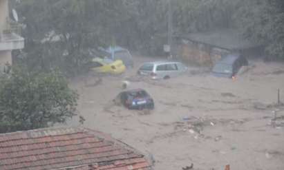 Ново любителско видео: Само дъждът ли е причина за трагедията в "Аспарухово"?