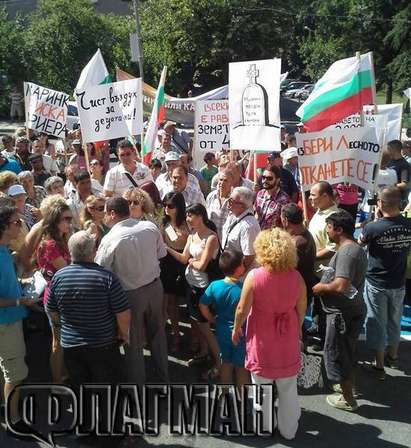 Бунтът на жителите на с. Маринка блокира шефа на РИОСВ-Бургас Антоний Иванов (ВИДЕО)