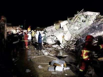 Самолет избухна в пламъци, 47 души са загинали