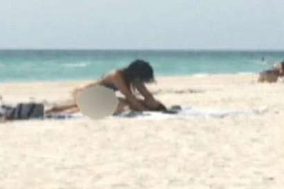 Фитнес инструктор и сервитьорка правят секс на плажа посред бял ден (видео)