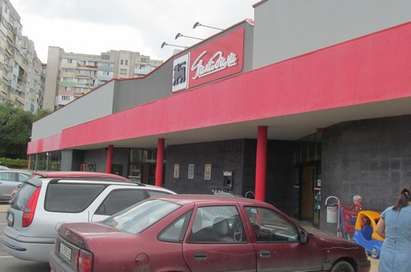 Късо съединение задими, вмириса и остави без ток оживения магазин „Пикадили”  в Бургас
