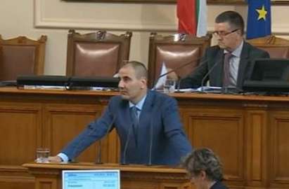 Цветан Цветанов: Парламентът остава в историята със златния пръст на Сидеров и загражденията