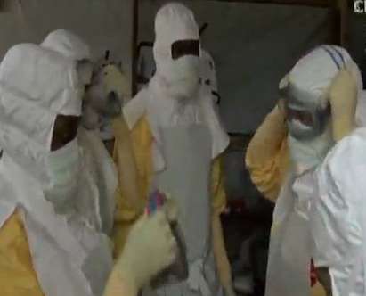 Втора американска лекарка се разболя от ебола, жертвите в Либерия станаха 660