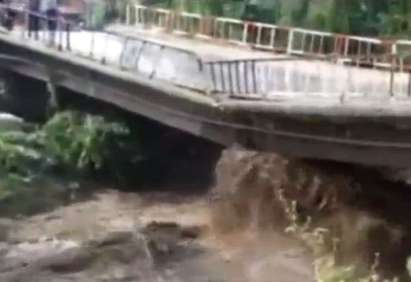 Спират влакове заради потопа край Враца и Пловдив