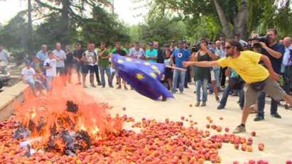 Испанци изгориха флага на ЕС