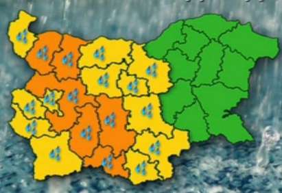 Дъждът в Западна България не спира, обявиха оранжев код в шест области