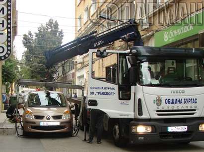 Варненски наглец паркира Рено-то си на ларгото в Бургас