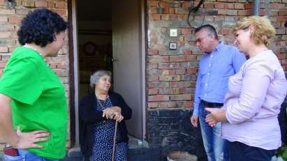 Баба Камена от Ново Паничарево и други пострадали от наводненията получиха нова покъщина от ГЕРБ