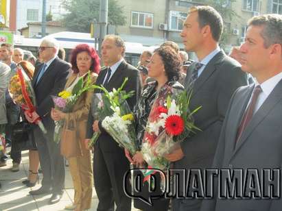 Бургас почете с венци и цветя Деня на независимостта на България