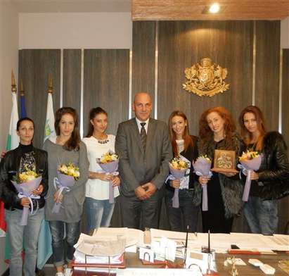 Златните момичета на България гостуваха на кмета Иван Алексиев