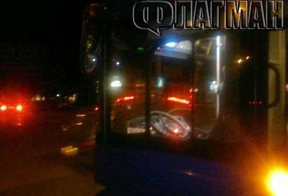 Екшън в ж.к. „Меден рудник”: Батка с БМВ потроши автобус 211, заплаши шофьора с бухалка пред смразените пътници