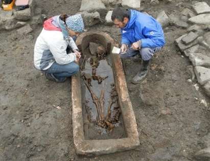 Откриха саркофаг със 7 скелета в Поморие