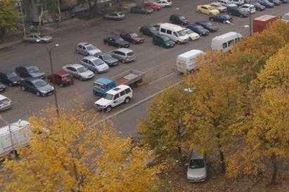 Ограничители ще пазят тротоарите в бургаския ж.к. Славейков, паркирането е безобразно