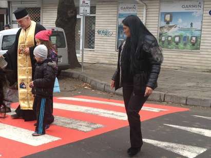 Нова пешеходна пътека в Бургас напомня за жертвите на пътя