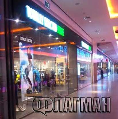 Скъпарски магазин в мол ”Галерия Бургас” плаща 500 лева глоба заради дефектни обувки