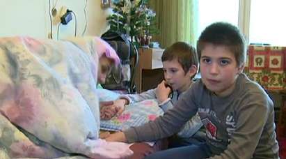Деца молят Дядо Коледа майка им да оздравее от рак