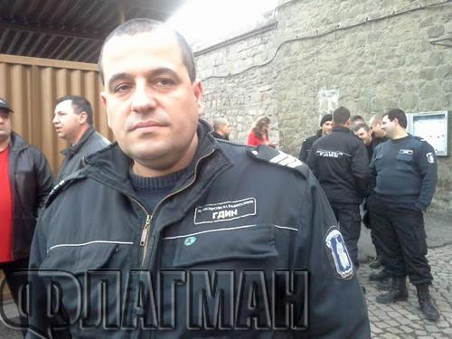 Надзирателите от бургаския затвор излязоха на протест, искат да са като  полицаите (ОБНОВЕНА)