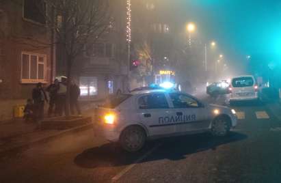 Катастрофа в центъра на Бургас, полиция затвори района около "Славейковото пазарче"